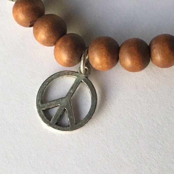 BoHo silver tone wooden Peace Sign bead bracelet - Picture 4 of 8